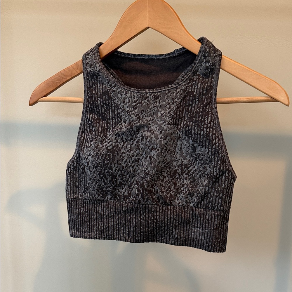 Lululemon Ebb to Train Bra *Medium Support
Pattern Mixing Black / Rhino Grey